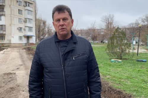 В Армянске возобновили работы по ремонту стадиона «Юность»