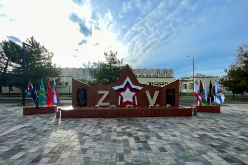 В Армянске открыли памятный знак участникам СВО