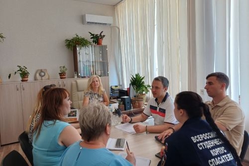 В администрации Армянска прошла встреча c председателем Госкомитета молодежной политики