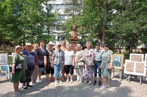 "Лишь слово певучее вечно"