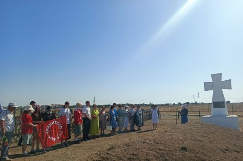В Армянске прошло торжественное возложение цветов, посвященное памятной дате