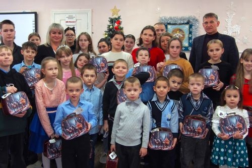 Визит главы Армянска Игоря Нижника и сотрудников Акционерного общества «Генбанк» в Армянский межрегиональный социально-реабилитационный центр для несовершеннолетних 